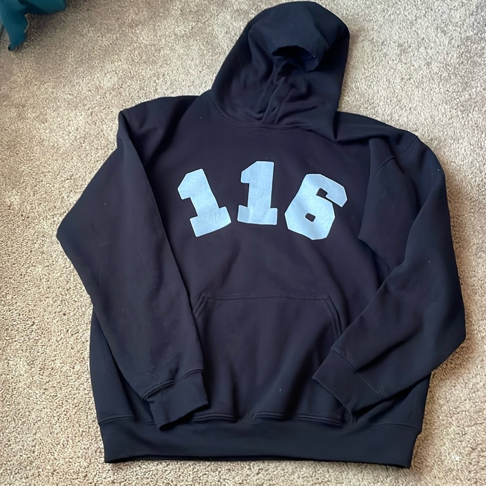 Gildan black hoodie size L